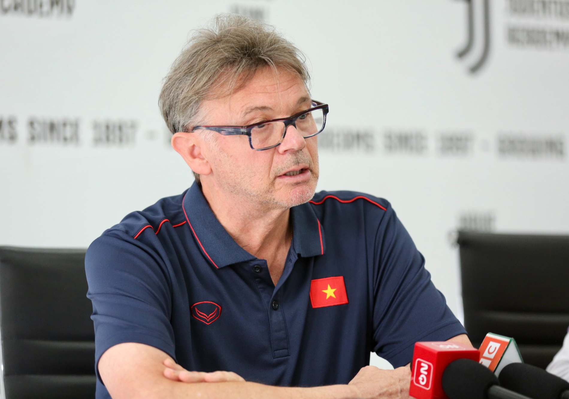 HLV Troussier tiếp tục khẳng định mục tiêu đoạt HCV SEA Games 32