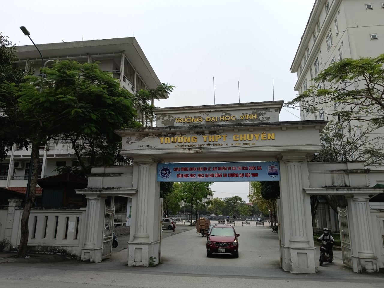 X&ocirc;n xao th&ocirc;ng tin nữ sinh trường chuy&ecirc;n tự tử nghi do bạo lực học đường - Ảnh 1.