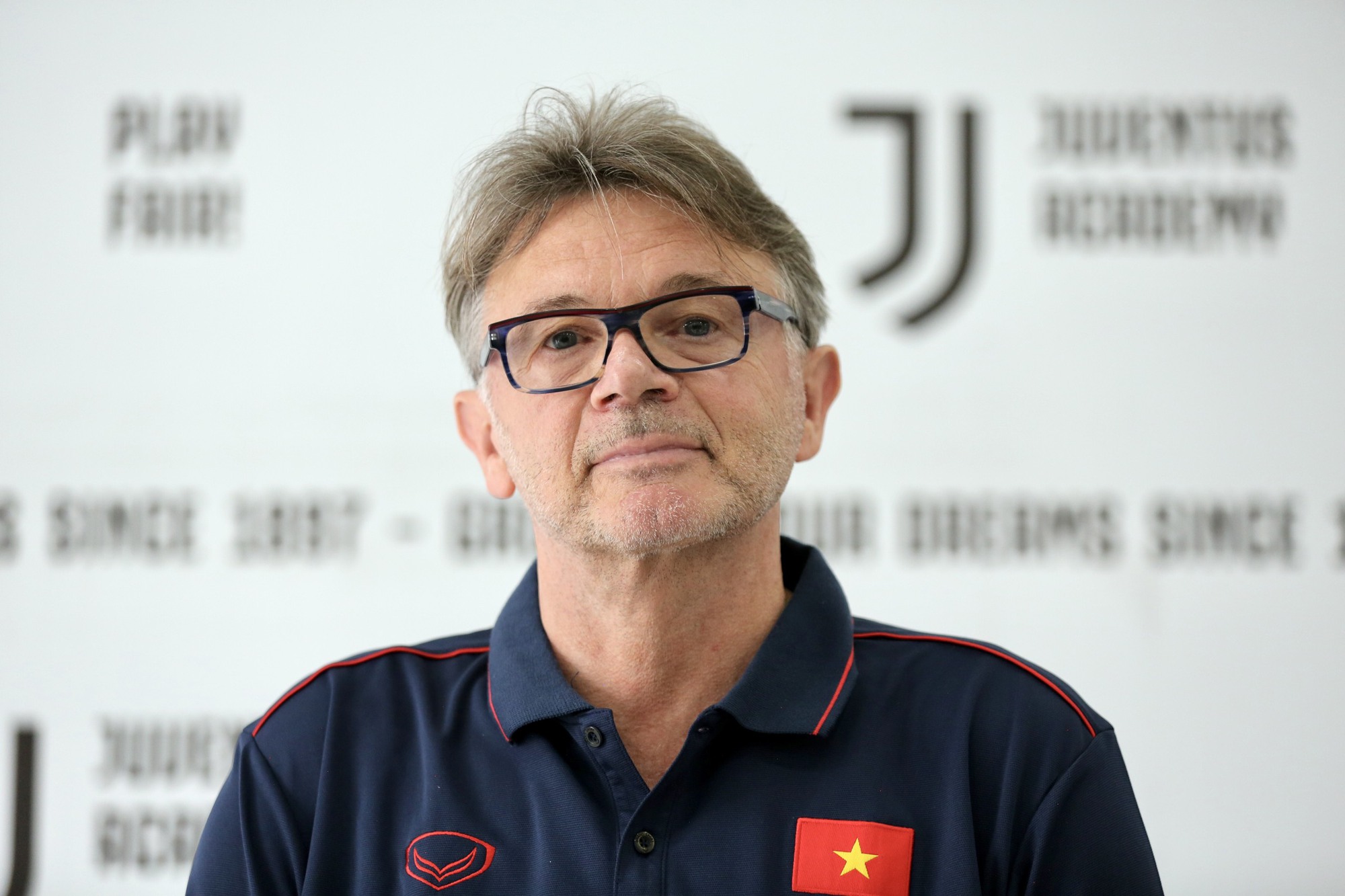 HLV Troussier tiếp tục khẳng định mục ti&ecirc;u đoạt HCV SEA Games 32 - Ảnh 1.