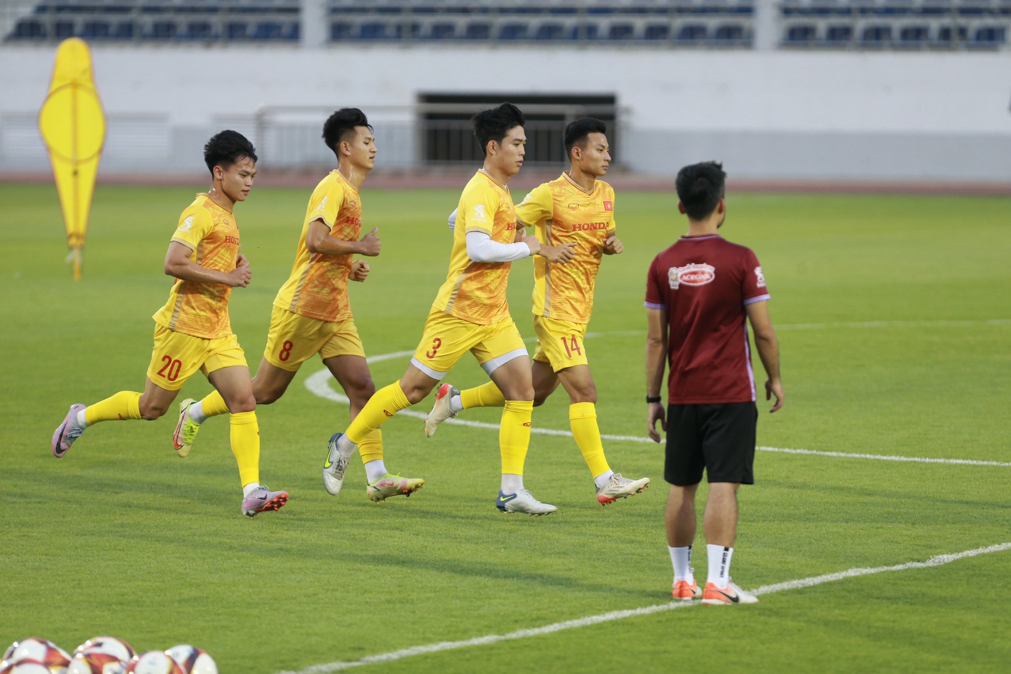 HLV Troussier tiếp tục khẳng định mục ti&ecirc;u đoạt HCV SEA Games 32 - Ảnh 4.