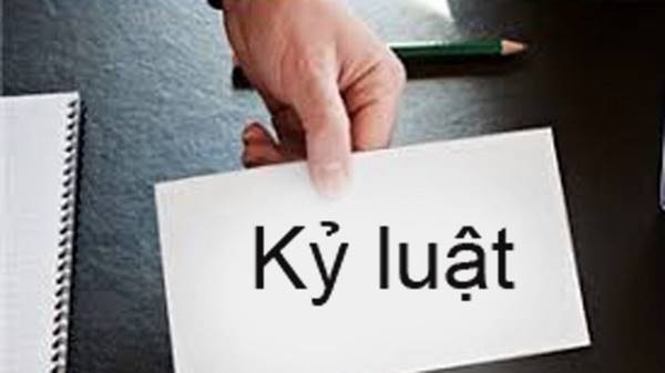 Cách hết chức vụ trong đảng của Phó Giám đốc Nhà hát Cao Văn Lầu