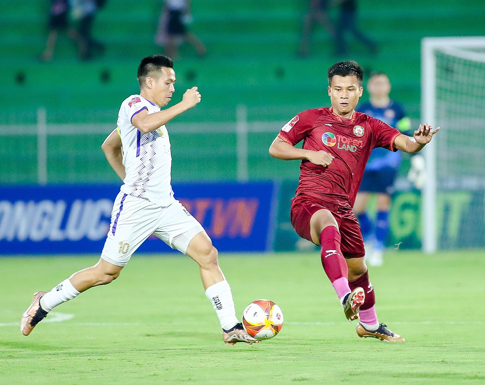 Văn Quyết nói gì sau khi nhận thẻ đỏ cuối trận thua của Hà Nội FC? - Ảnh 2.
