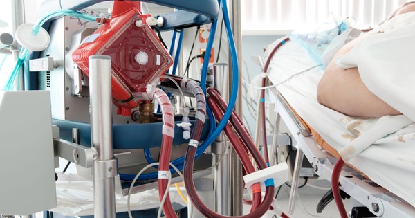 Chạy ECMO ngoài cơ thể cứu bệnh nhân nguy kịch