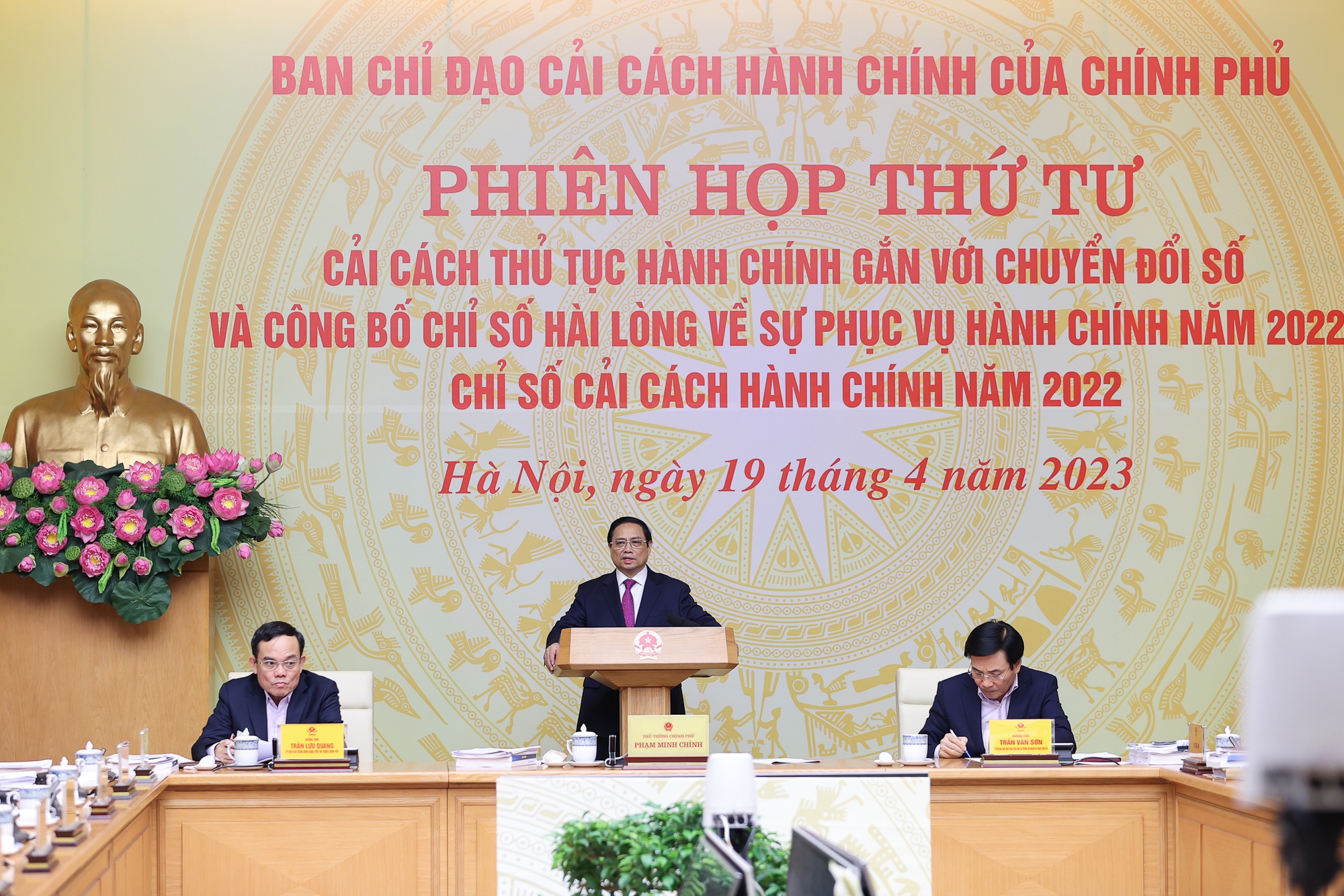 Thủ tướng: Chấm dứt t&igrave;nh trạng đ&ugrave;n đẩy tr&aacute;ch nhiệm, nếu cần thiết th&igrave; xử l&yacute; c&aacute;n bộ - Ảnh 1.