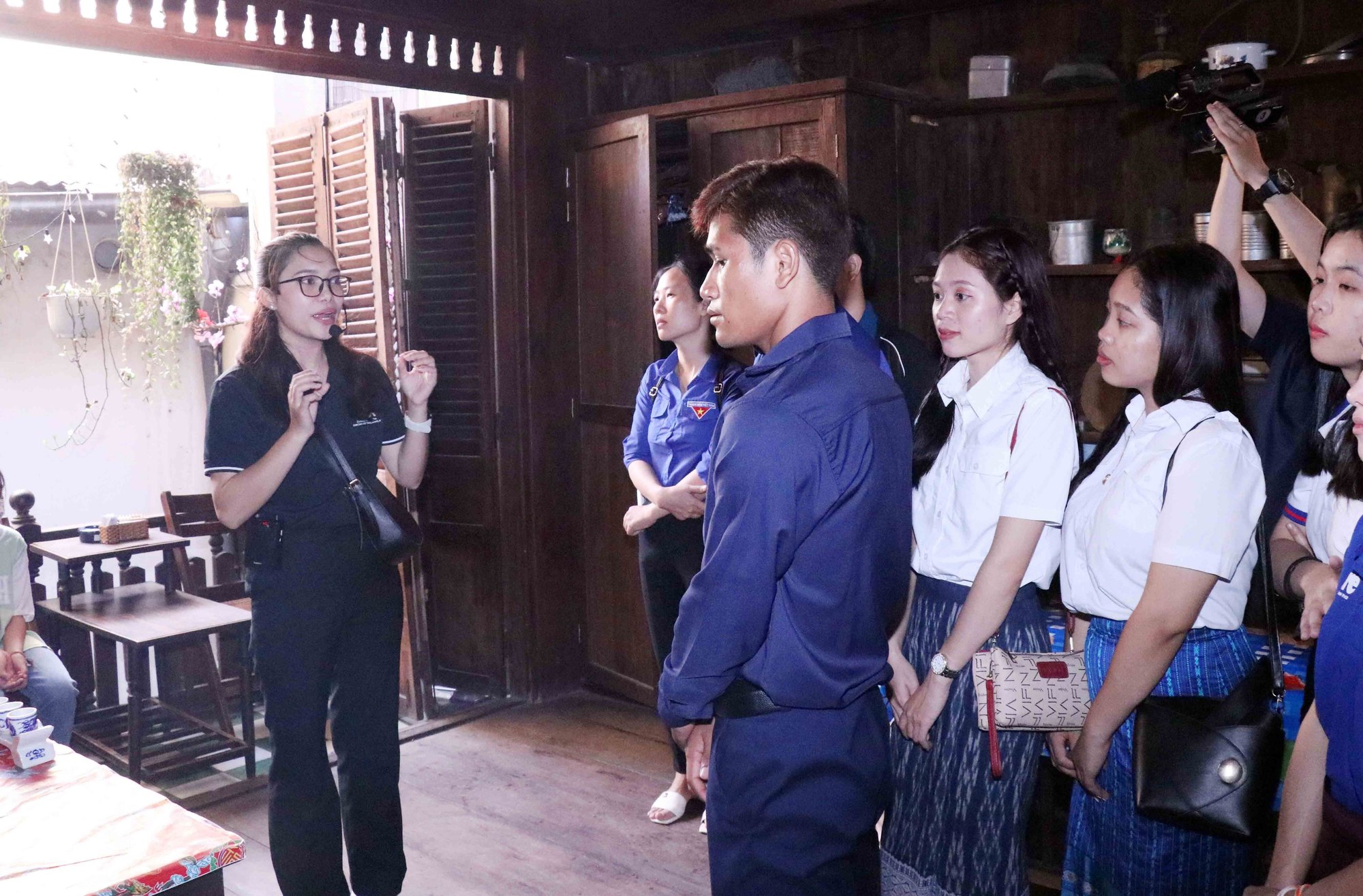 Du học sinh Lào, Campuchia tham quan, tìm hiểu lịch sử cách mạng Việt Nam - Ảnh 1.