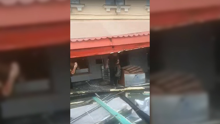 Nga: Nổ “bom tượng” trong quán cafe, phóng viên chiến trường tử vong