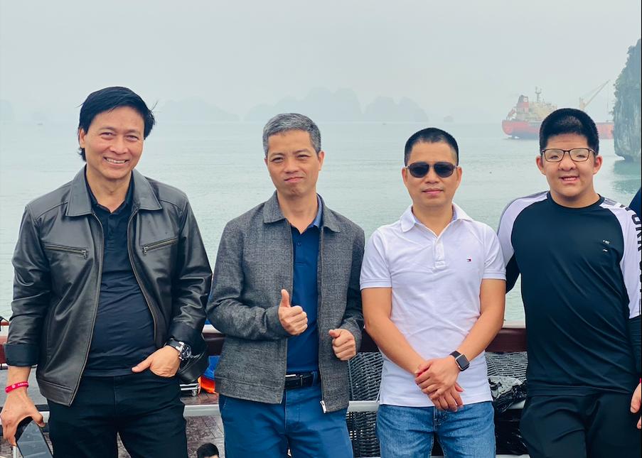 NSƯT Quốc Tuấn dẫn con trai kh&aacute;m ph&aacute; Hạ Long - Ảnh 7.