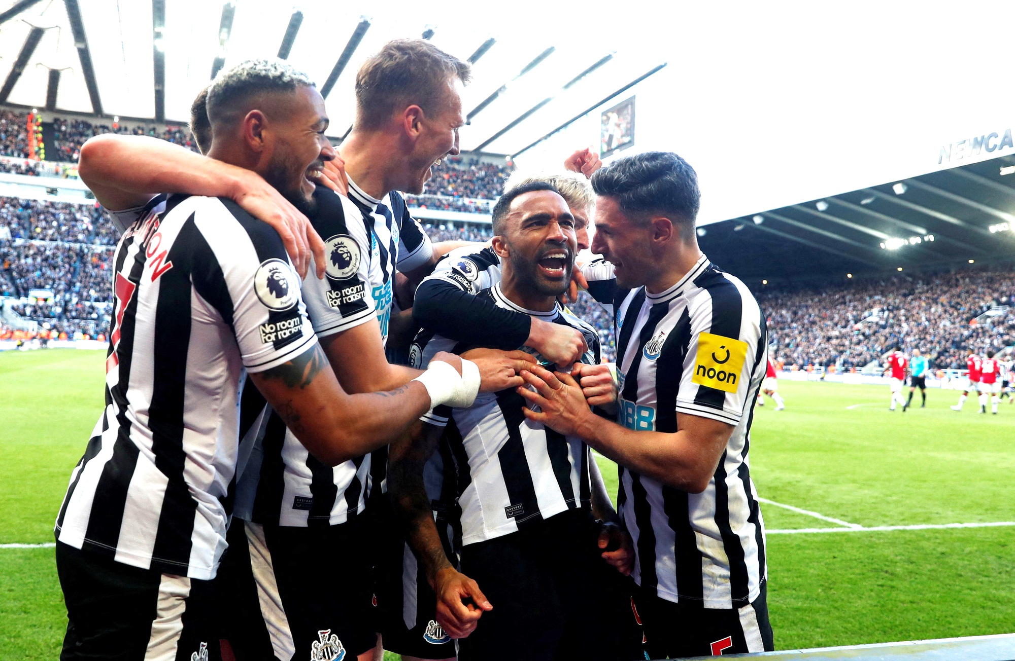 Thua thảm Newcastle, Man United trượt dài giải Ngoại hạng - Ảnh 6.