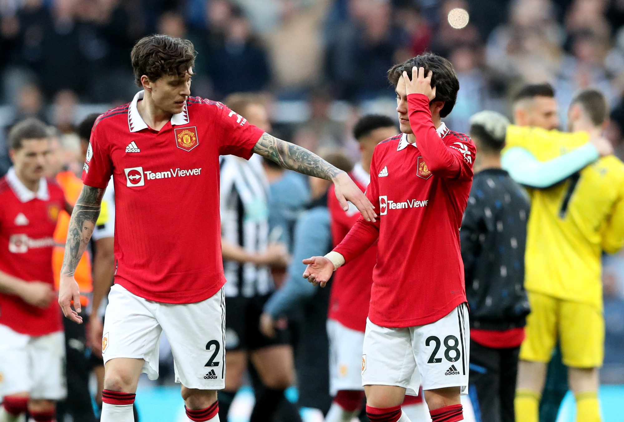 Thua thảm Newcastle, Man United trượt dài giải Ngoại hạng - Ảnh 7.