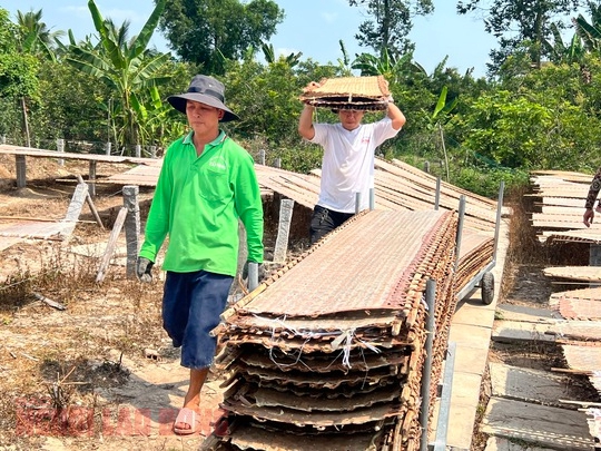 CLIP: Cận cảnh từng chi tiết l&agrave;m b&aacute;nh tr&aacute;ng ở Thuận Hưng - Ảnh 5.