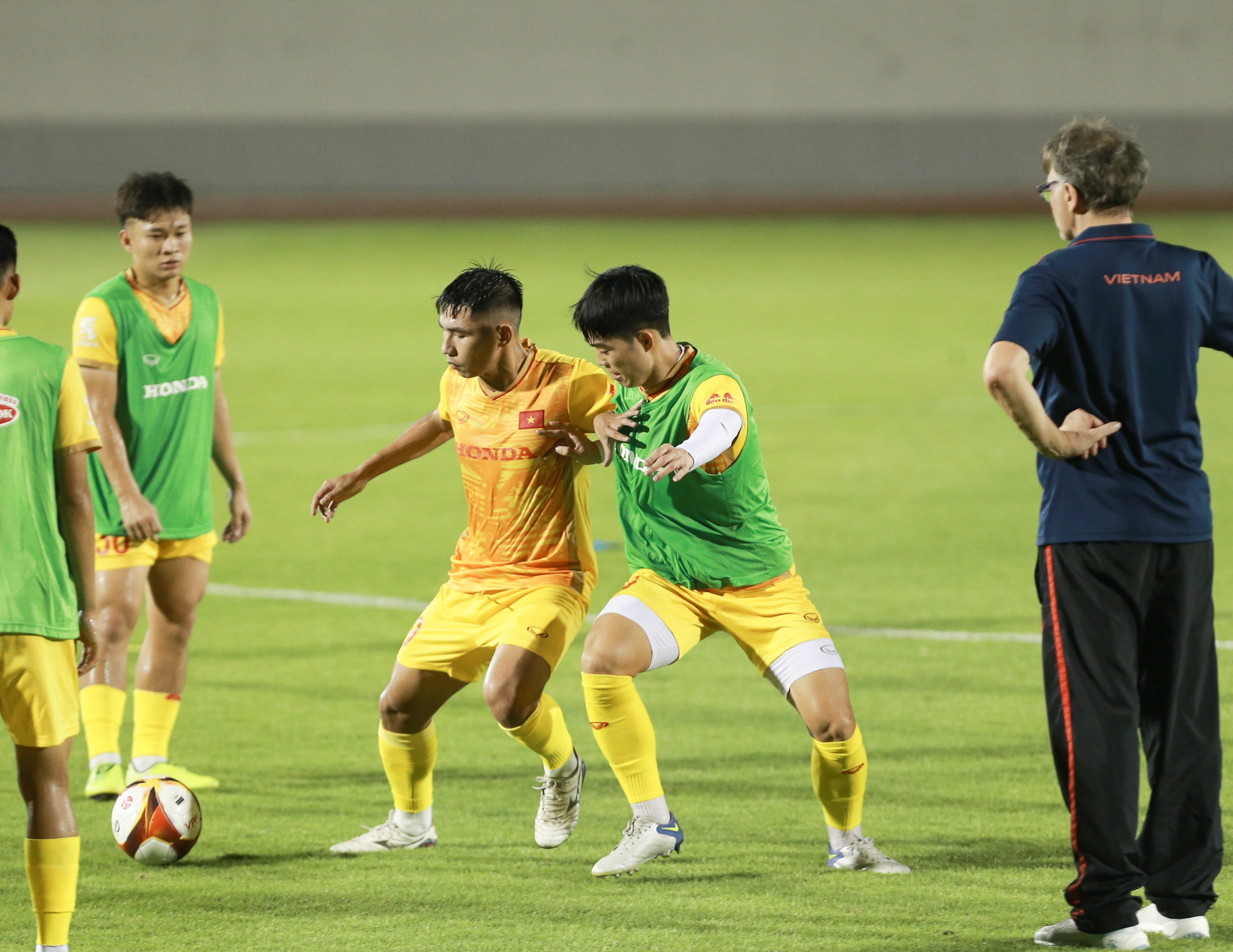 Trung vệ tuyển U22 Việt Nam kh&ocirc;ng ng&aacute;n U22 Th&aacute;i Lan - Ảnh 1.