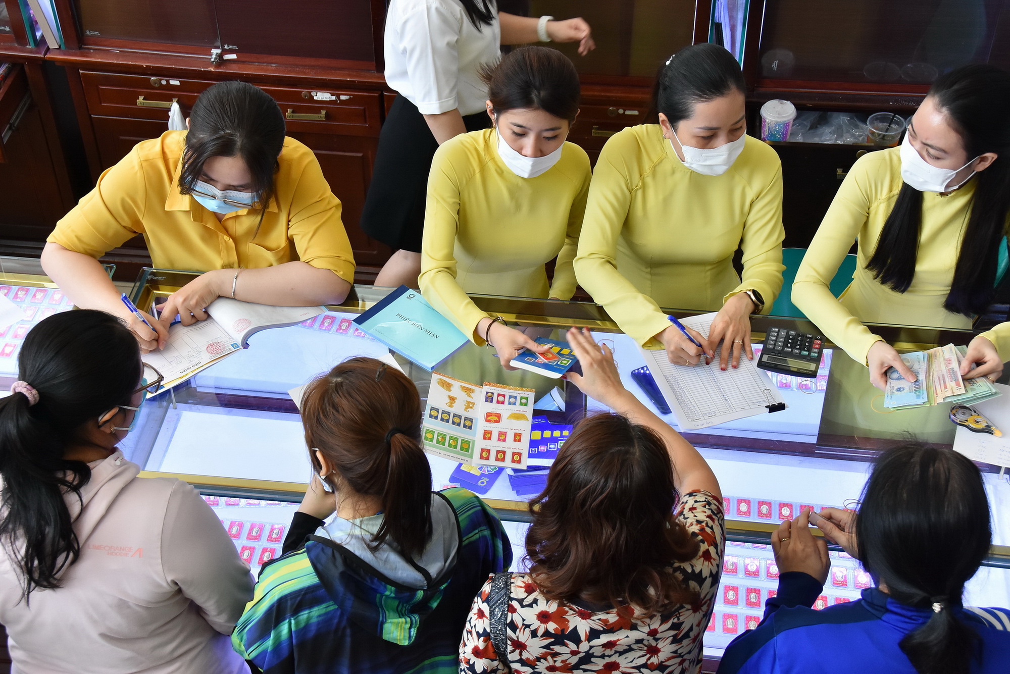 Giá vàng hôm nay 21-4: Tăng tiếp