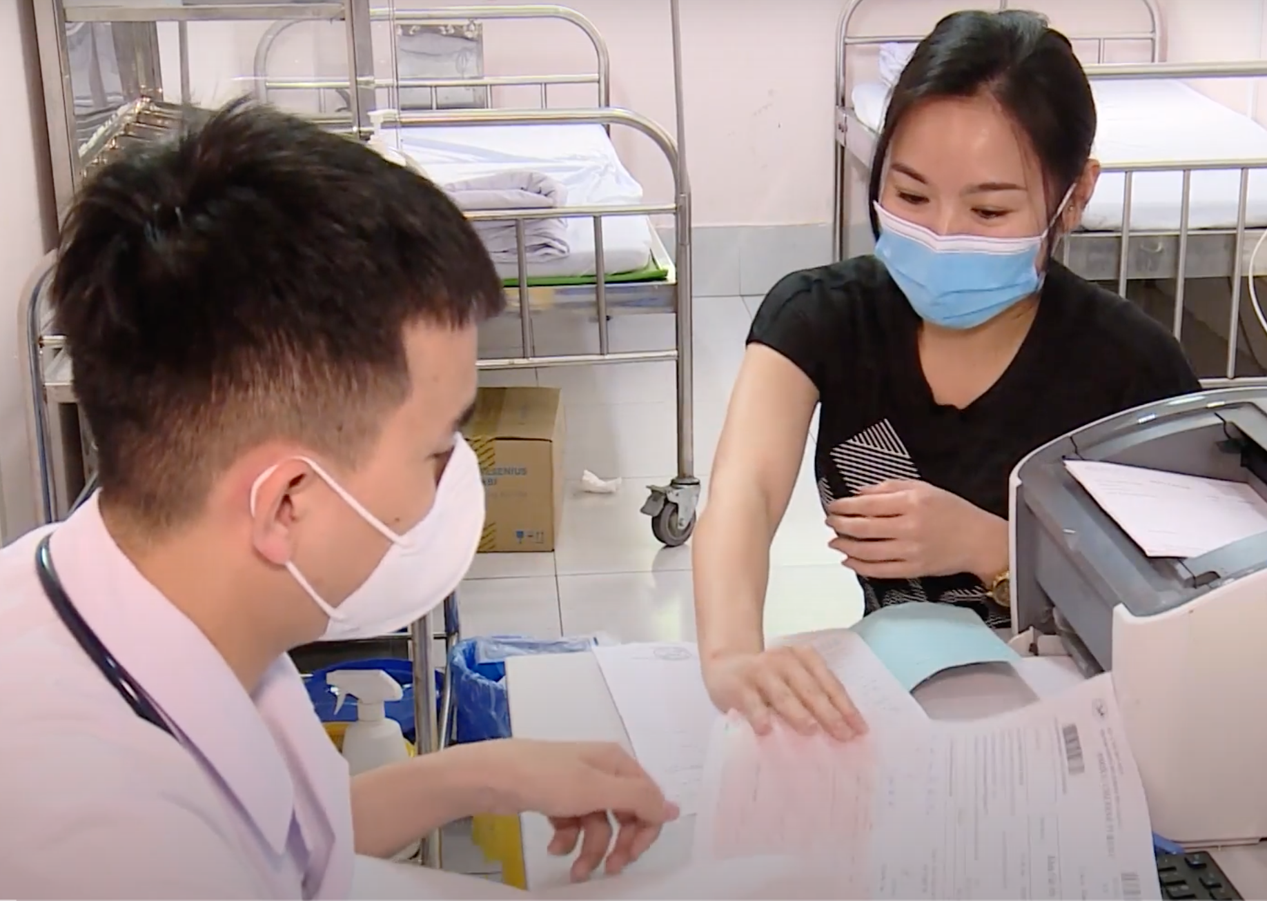 Dịch COVID-19 hôm nay: 2.461 ca mắc mới, bệnh nhân thở máy tăng