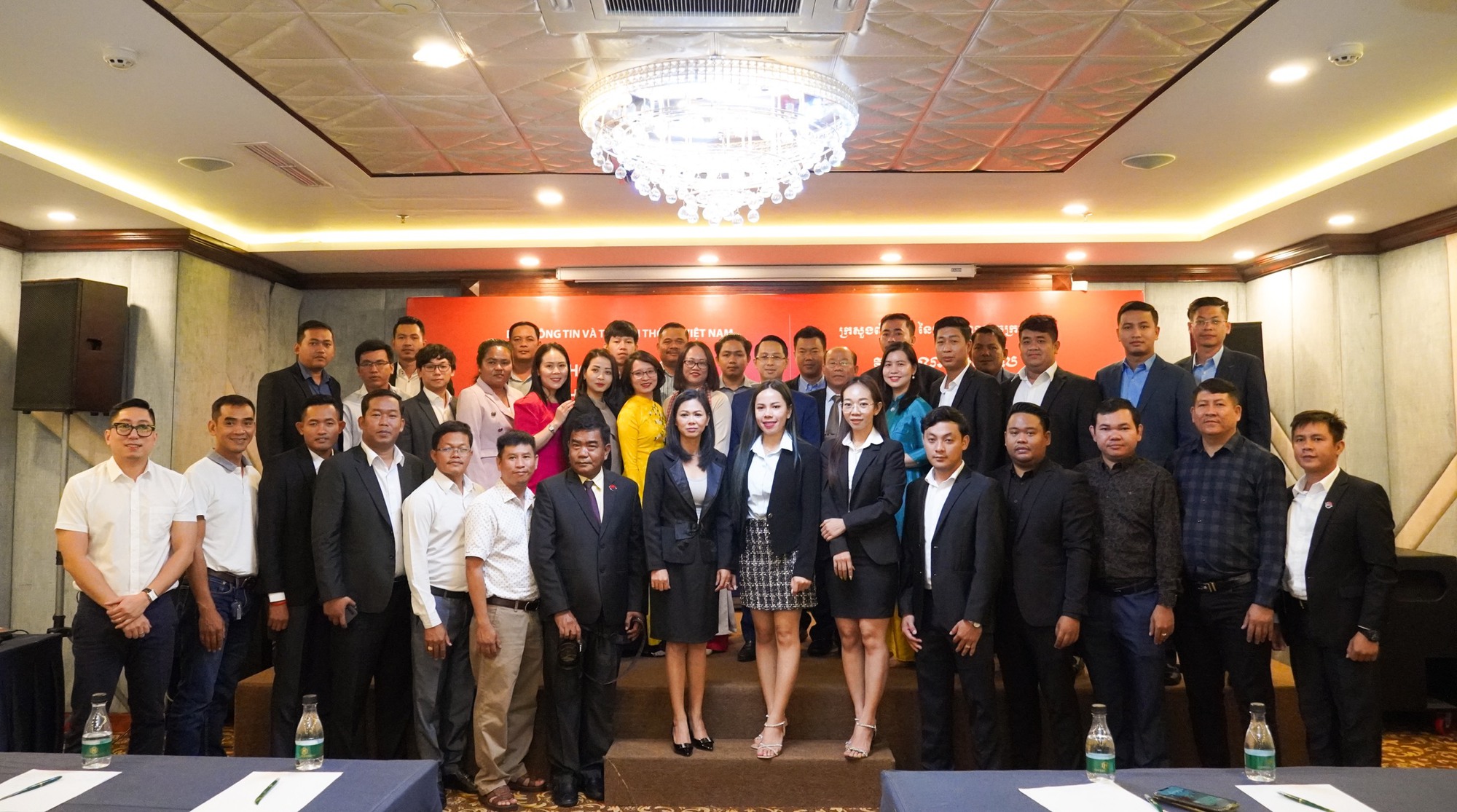 SEA Games 2023: PV Báo Người Lao Động hướng dẫn về ảnh thể thao cho nhà báo Campuchia