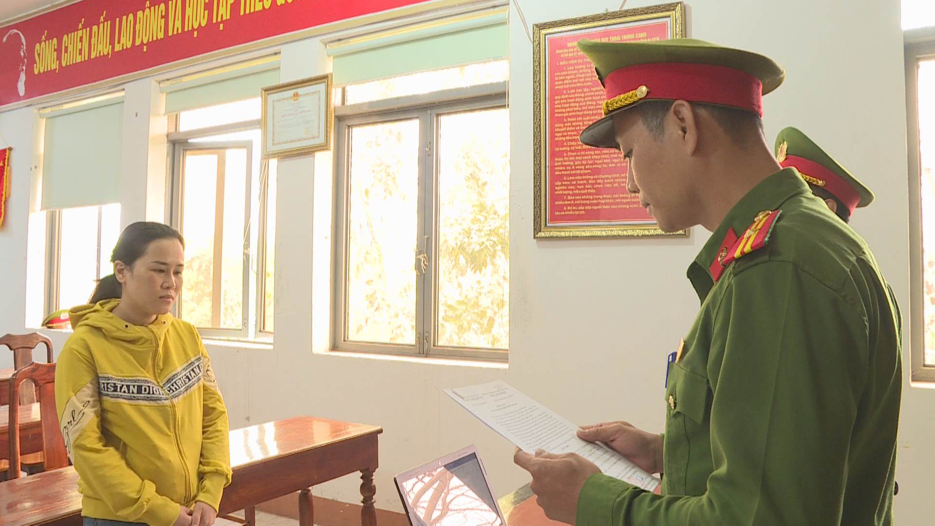 Nh&acirc;n vi&ecirc;n y tế lập khống phiếu giao h&agrave;ng với C&ocirc;ng ty Việt &Aacute;, tham &ocirc; gần 1 tỉ đồng - Ảnh 2.
