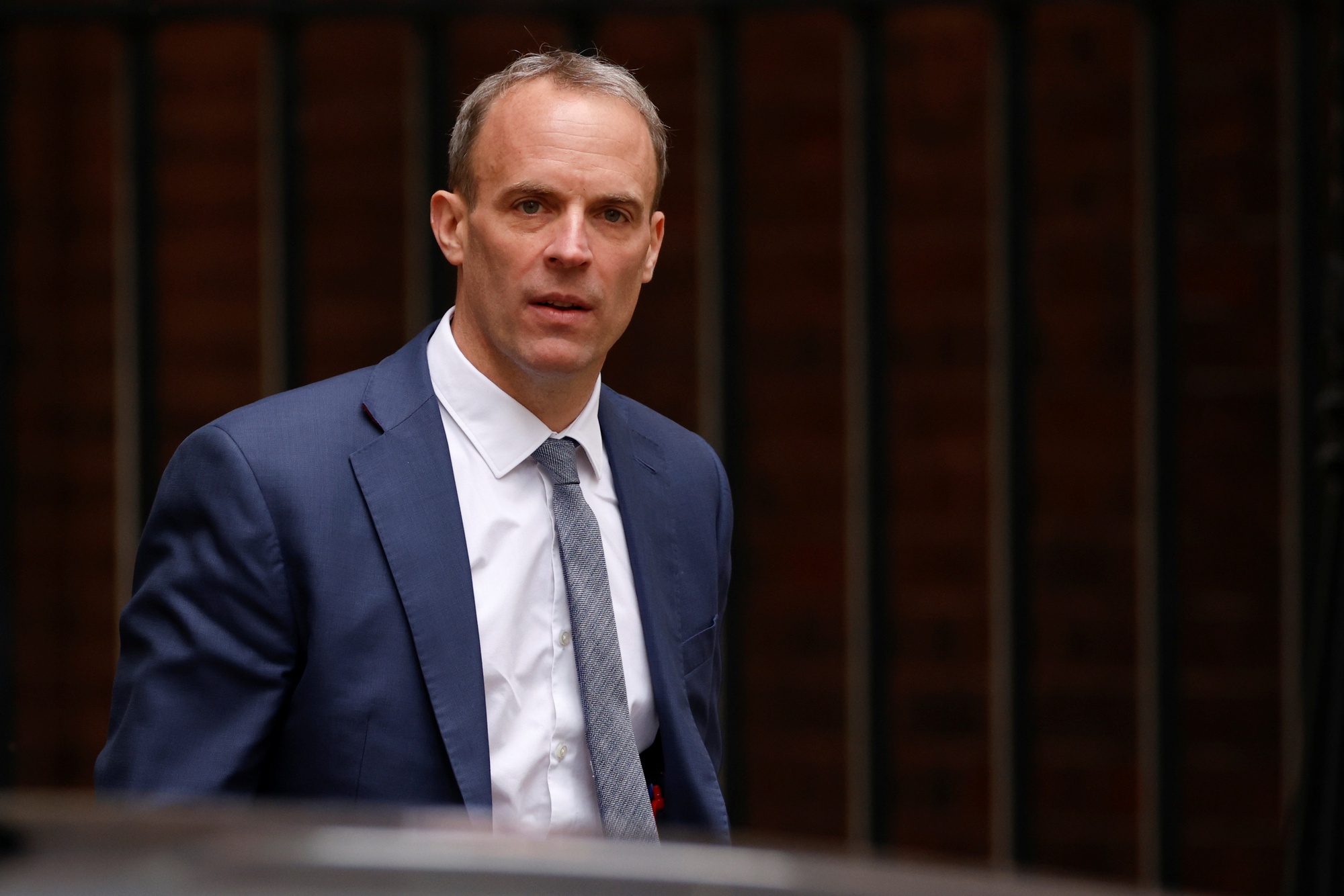Phó Thủ tướng Anh Dominic Raab từ chức vì nghi án bắt nạt