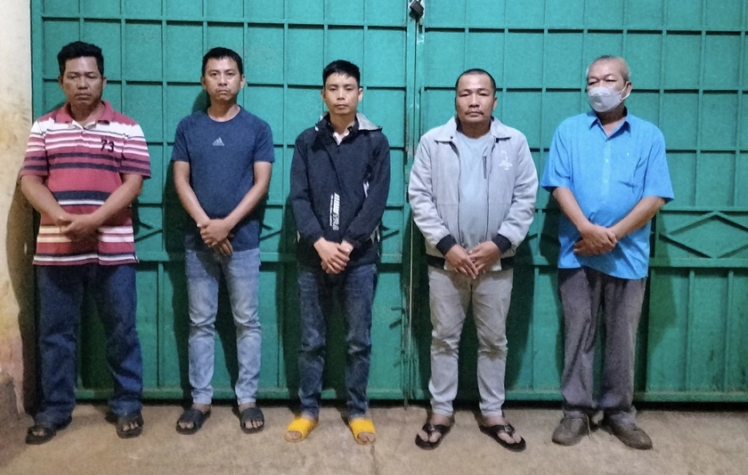 Ph&oacute; hiệu trưởng tham gia đường d&acirc;y c&aacute; độ b&oacute;ng đ&aacute; h&agrave;ng chục tỉ đồng - Ảnh 1.