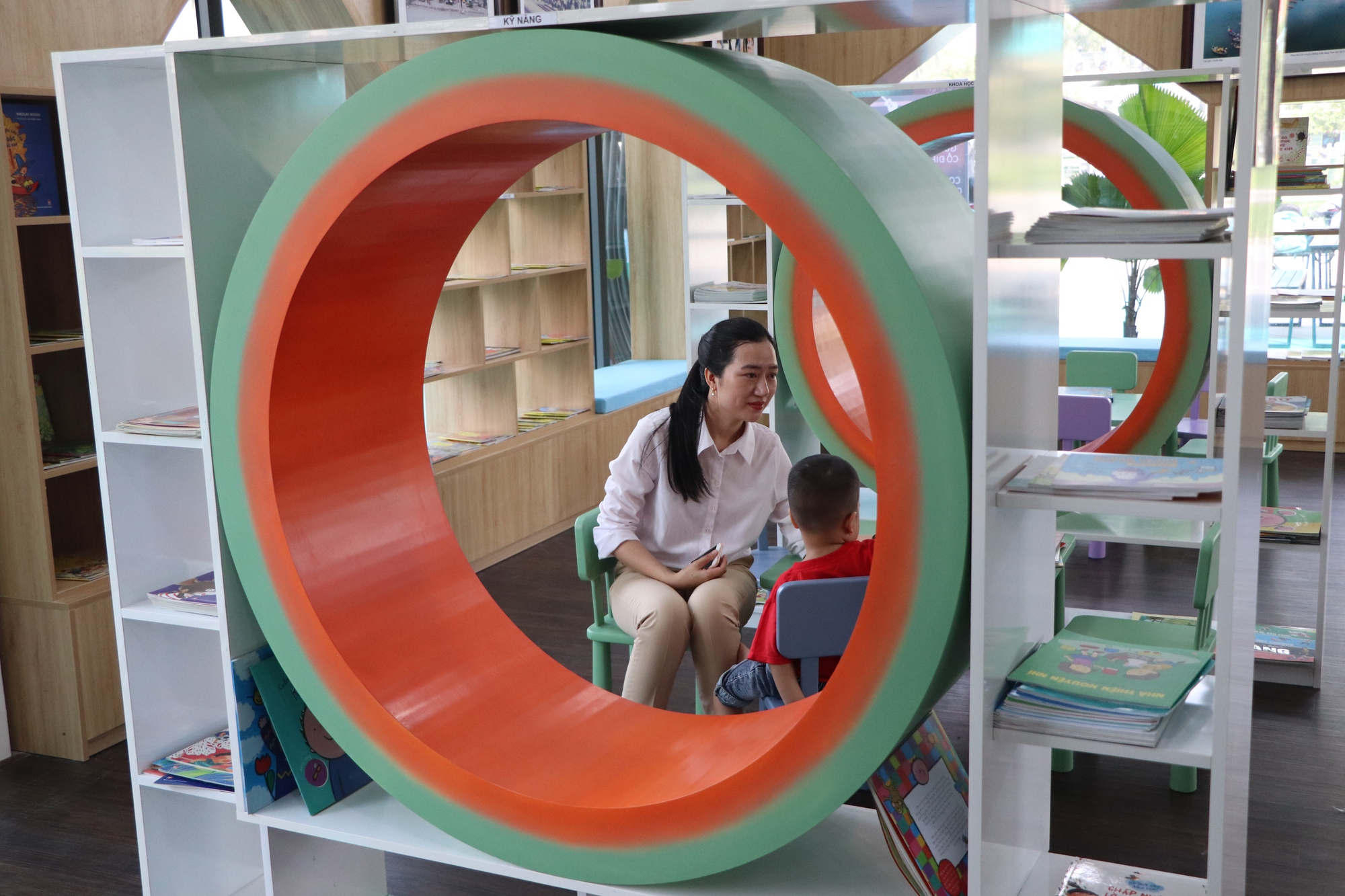 Ngắm thư viện số cộng đồng đầu ti&ecirc;n của cả nước ở Quảng Nam - Ảnh 10.