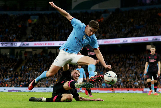 Man City thong dong tranh vé chung kết FA Cup