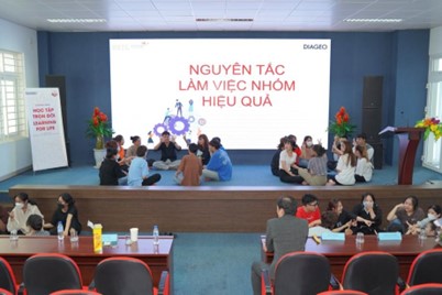 Sinh viên hào hứng tham gia chương trình tập huấn của Diageo Việt Nam