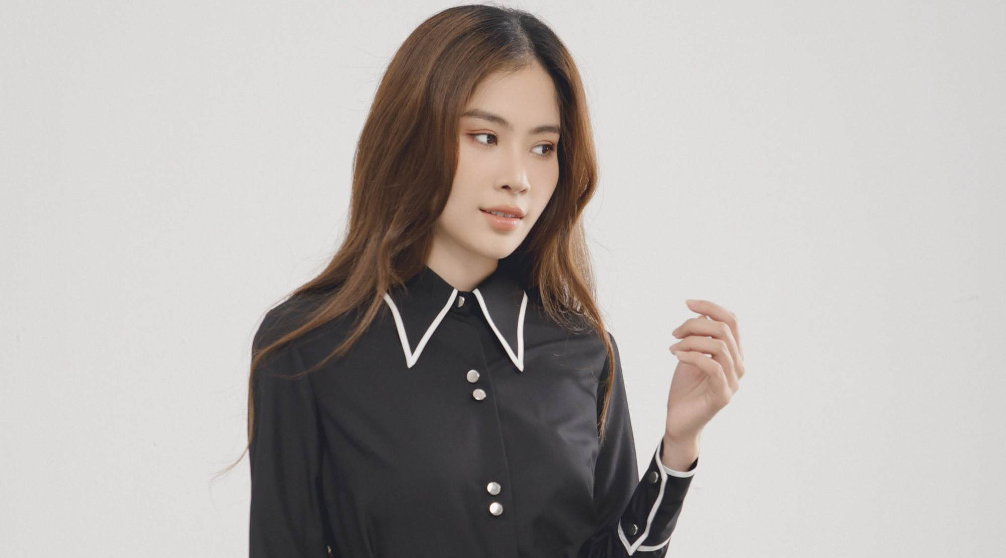 Nam Anh khoe bộ ảnh với hai màu đen – trắng, đầy quyến rũ