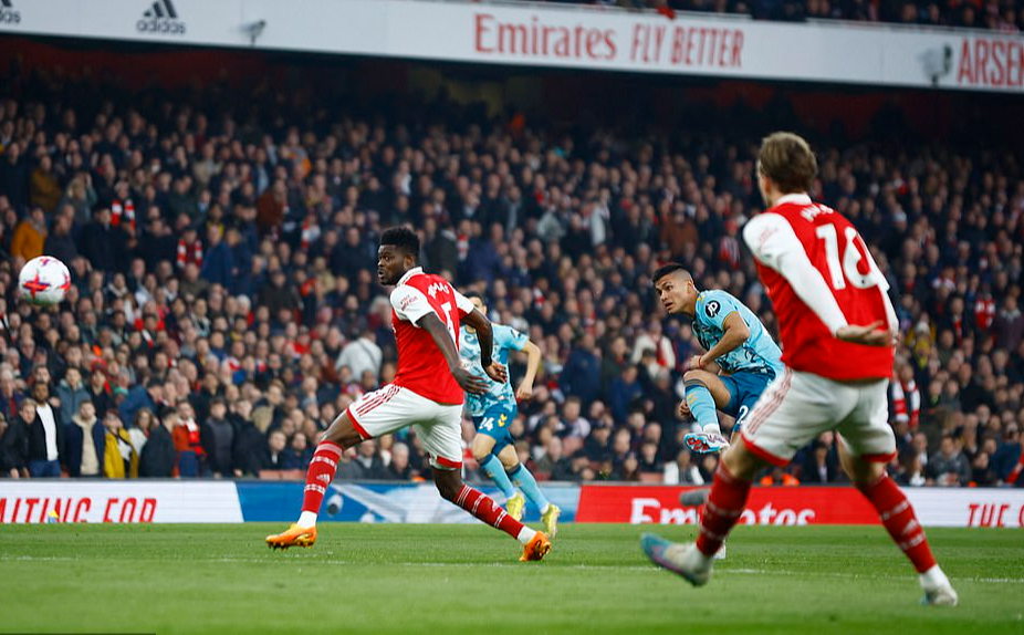 Rượt đuổi tỉ số kh&oacute; tin, Arsenal h&ograve;a th&oacute;t tim đội ch&oacute;t bảng Southampton - Ảnh 1.