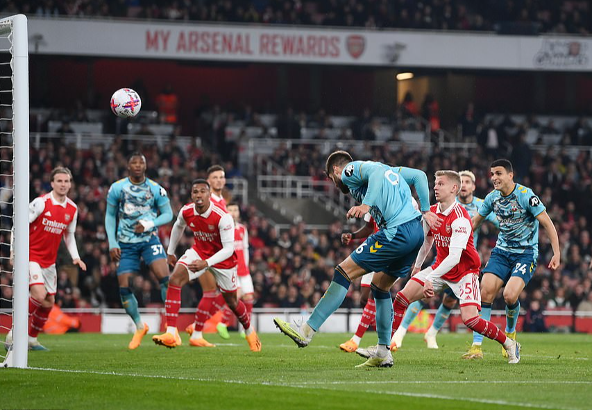 Rượt đuổi tỉ số kh&oacute; tin, Arsenal h&ograve;a th&oacute;t tim đội ch&oacute;t bảng Southampton - Ảnh 4.