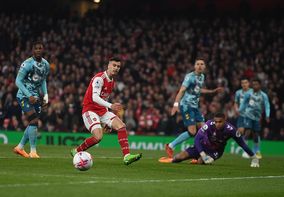 Rượt đuổi tỉ số kh&oacute; tin, Arsenal h&ograve;a th&oacute;t tim đội ch&oacute;t bảng Southampton - Ảnh 3.