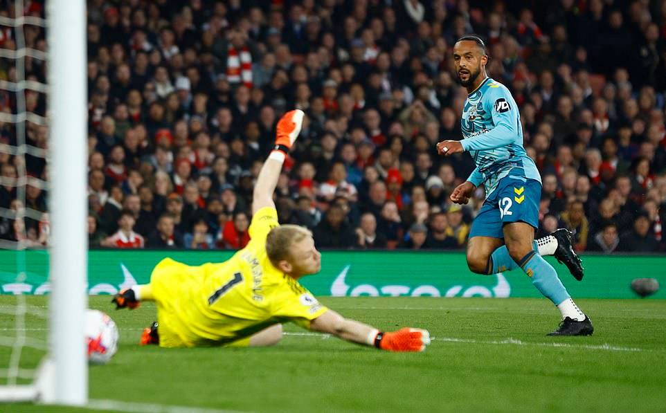 Rượt đuổi tỉ số khó tin, Arsenal hòa thót tim đội chót bảng Southampton