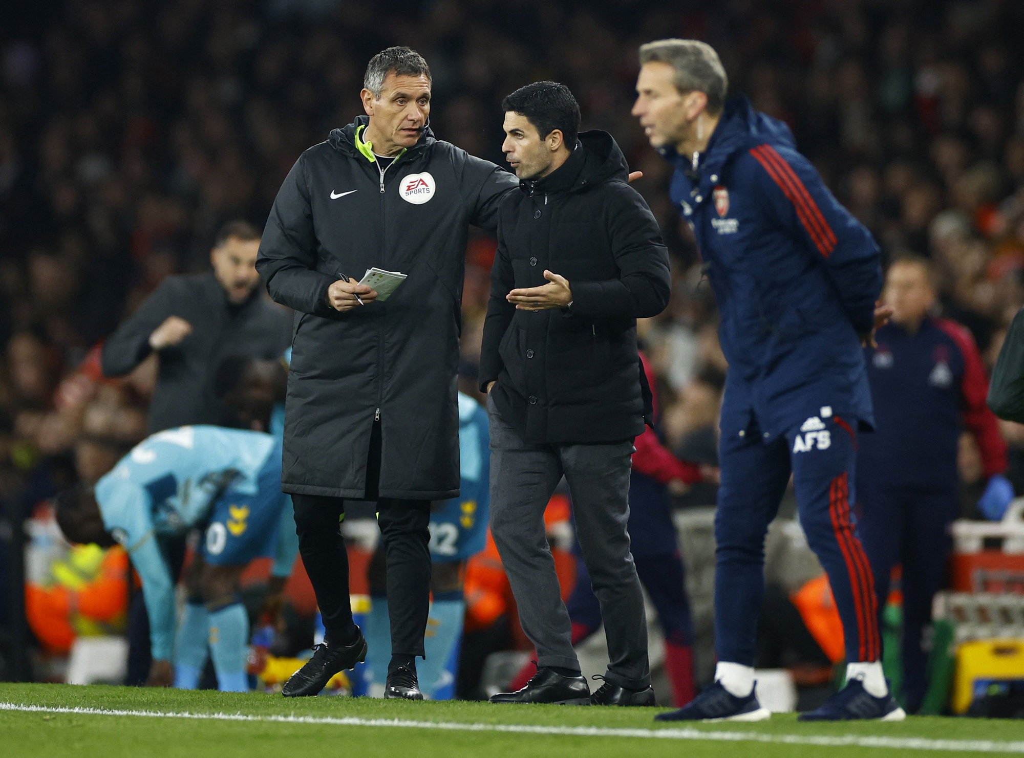 Rượt đuổi tỉ số kh&oacute; tin, Arsenal h&ograve;a th&oacute;t tim đội ch&oacute;t bảng Southampton - Ảnh 8.
