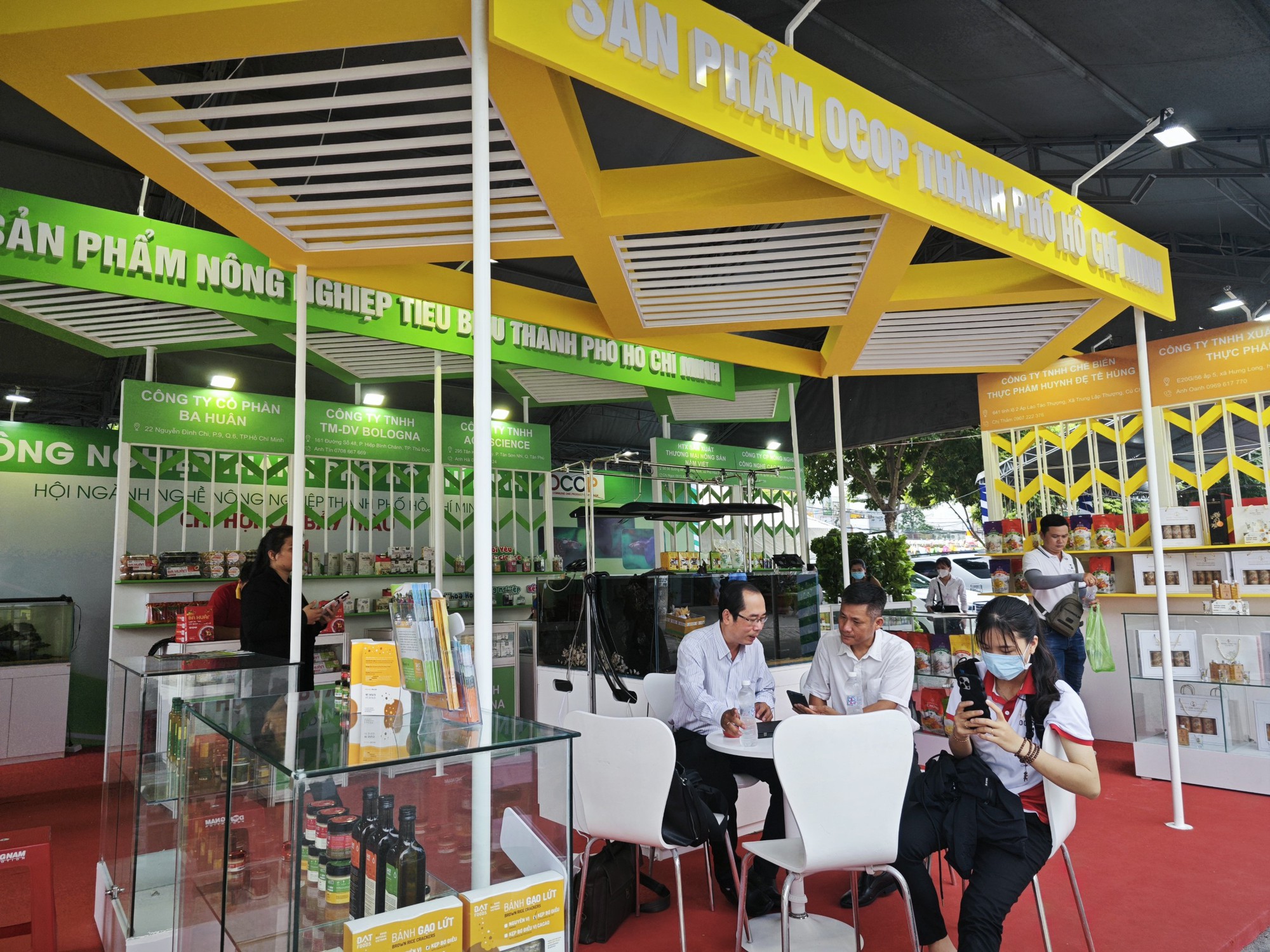 Ngỡ ng&agrave;ng với hoa đẹp tại hội chợ sản phẩm n&ocirc;ng nghiệp - Ảnh 7.