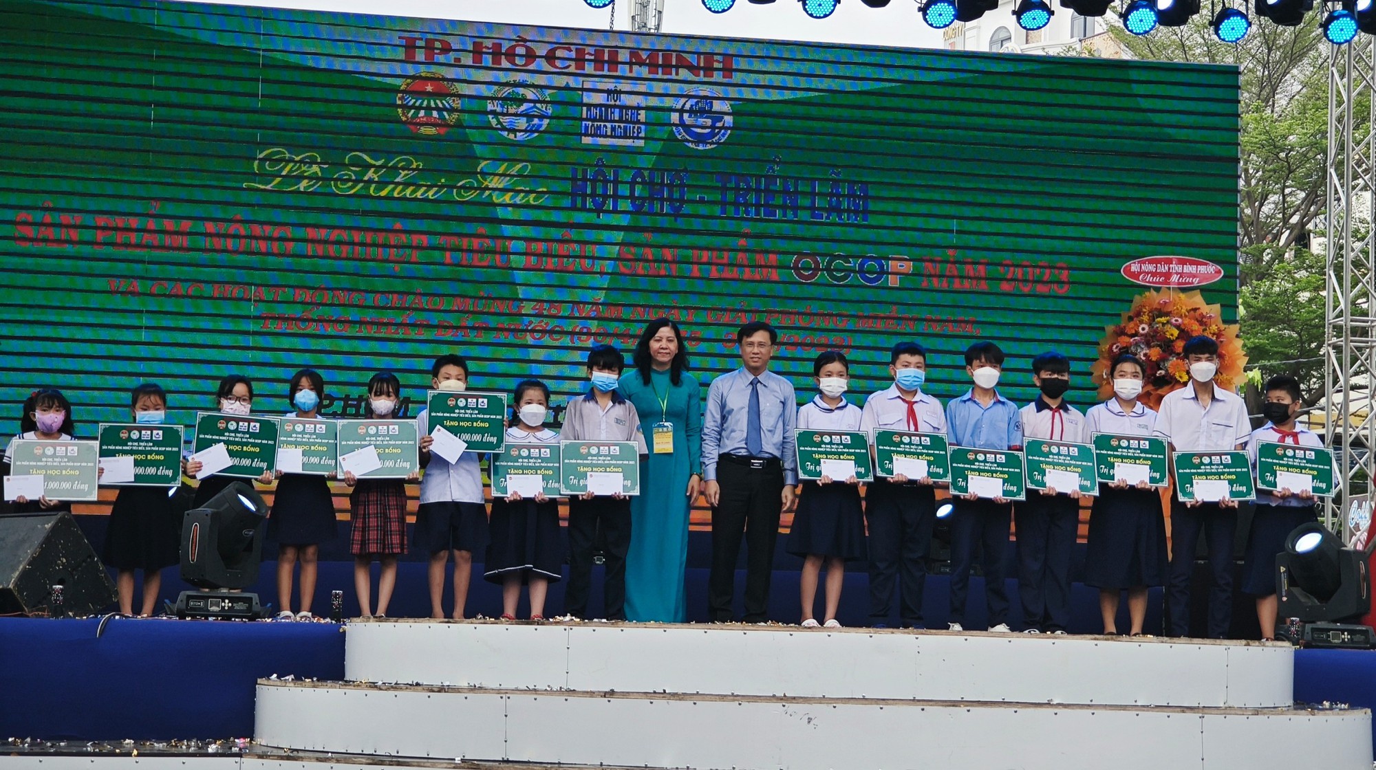 Ngỡ ng&agrave;ng với hoa đẹp tại hội chợ sản phẩm n&ocirc;ng nghiệp - Ảnh 11.