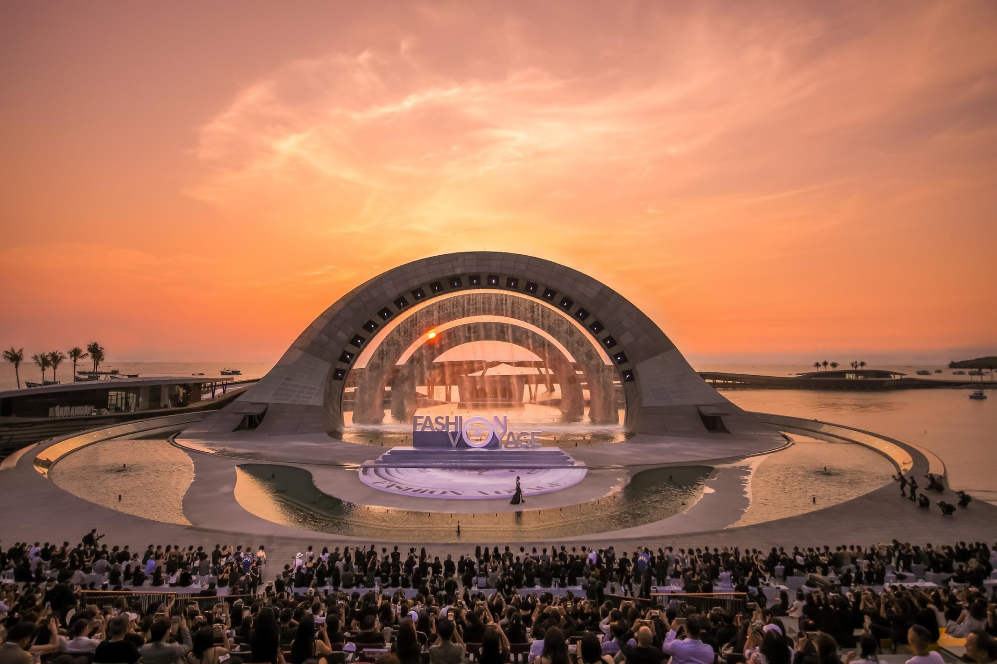 Những khoảnh khắc Sunset Town hóa "giấc mơ Ý", làm say lòng các tín đồ thời trang