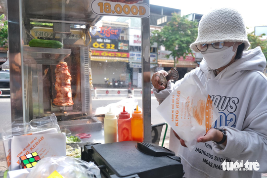 Những con đường san s&aacute;t b&aacute;nh m&igrave; ở S&agrave;i G&ograve;n - Ảnh 8.