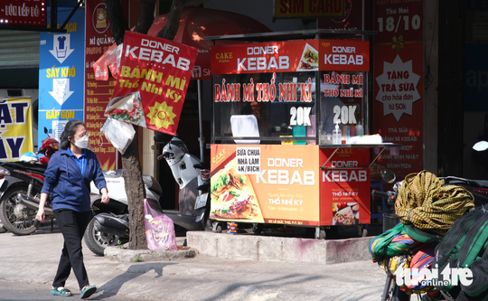 Những con đường san s&aacute;t b&aacute;nh m&igrave; ở S&agrave;i G&ograve;n - Ảnh 7.