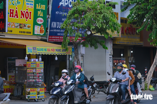 Những con đường san s&aacute;t b&aacute;nh m&igrave; ở S&agrave;i G&ograve;n - Ảnh 12.