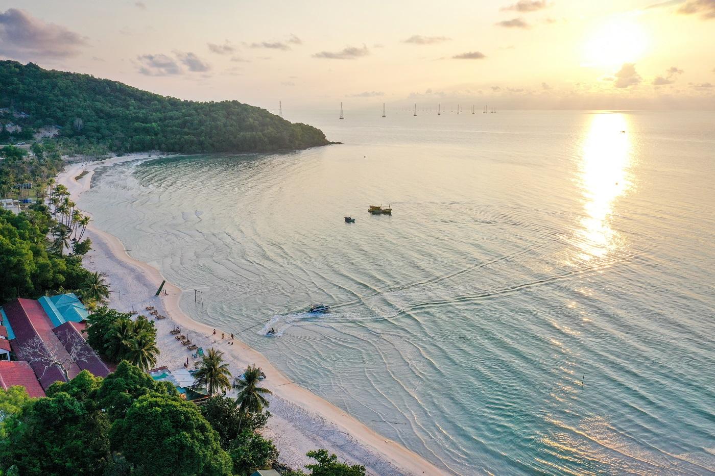 Những khoảnh khắc Sunset Town hóa giấc mơ Ý, làm say lòng các tín đồ thời trang - Ảnh 5.