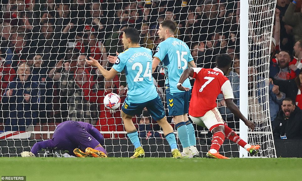 Rượt đuổi tỉ số kh&oacute; tin, Arsenal h&ograve;a th&oacute;t tim đội ch&oacute;t bảng Southampton - Ảnh 7.