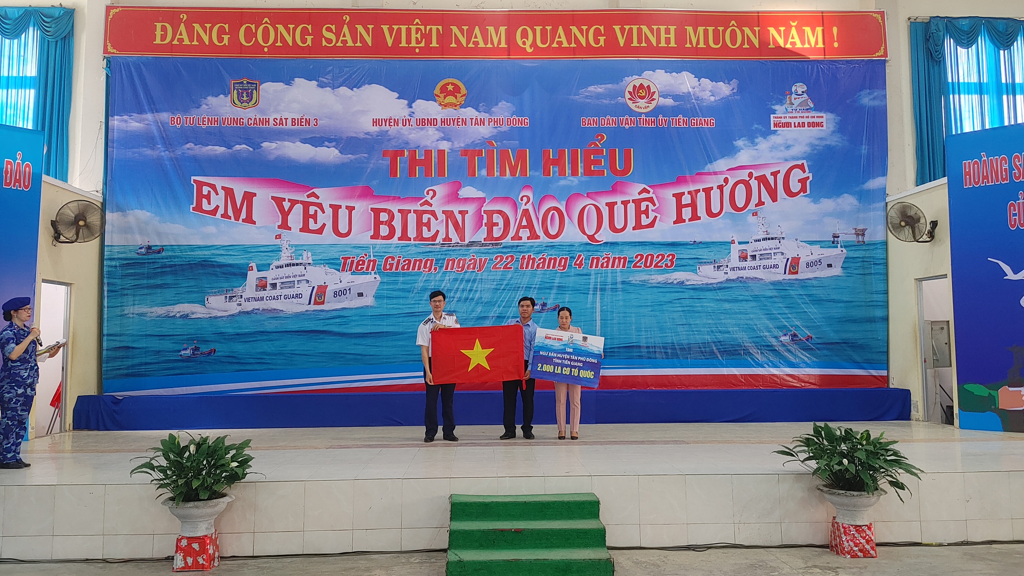 Th&ecirc;m 4.000 l&aacute; cờ Tổ quốc đến với ngư d&acirc;n tỉnh Tiền Giang - Ảnh 8.