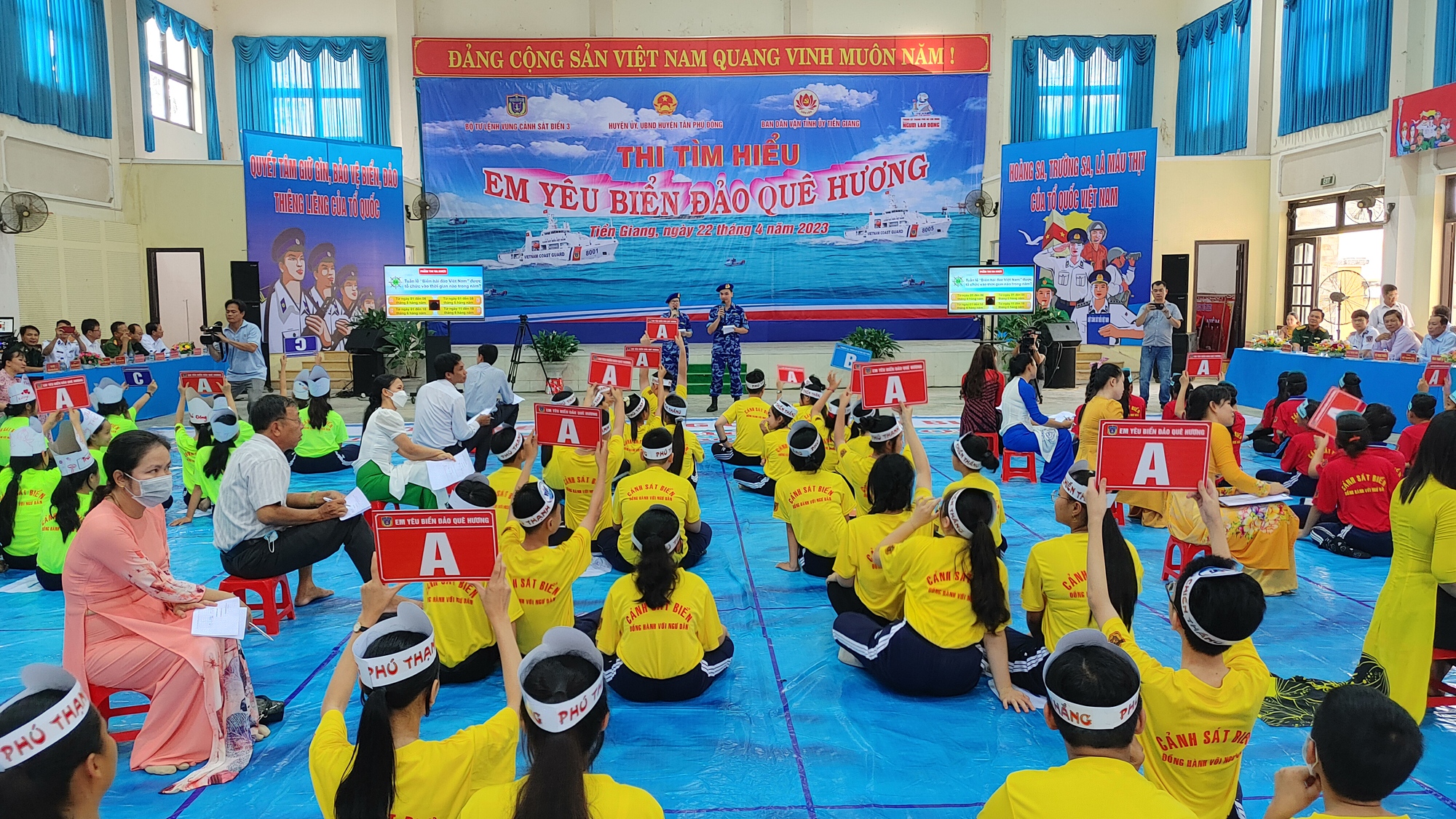 Th&ecirc;m 4.000 l&aacute; cờ Tổ quốc đến với ngư d&acirc;n tỉnh Tiền Giang - Ảnh 10.