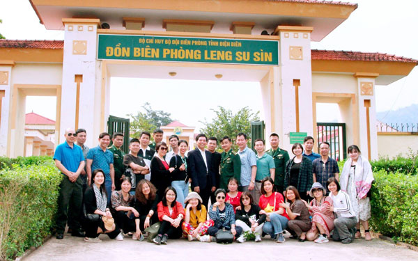 Leng Su Sìn mùa hoa ban nở - Ảnh 1.