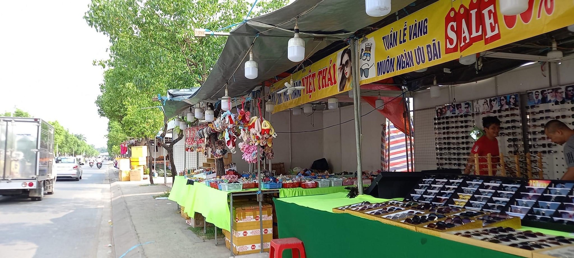 Tối nay, mở cửa chợ đ&ecirc;m H&oacute;c M&ocirc;n - Ảnh 2.