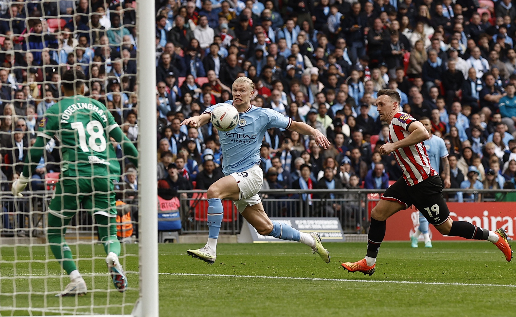 Riyad Mahrez lập hat-trick, Man City hạ Sheffield United v&agrave;o chung kết FA Cup - Ảnh 2.
