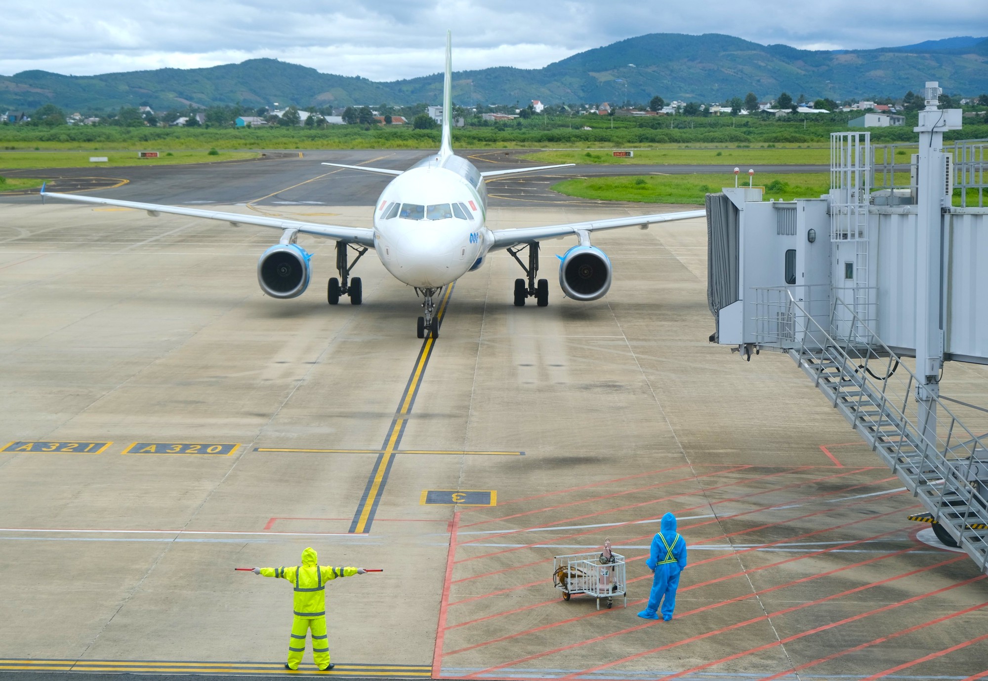 Cảng h&agrave;ng kh&ocirc;ng Li&ecirc;n Khương đề nghị kh&ocirc;ng xử phạt vi phạm khi xả thải vượt chuẩn