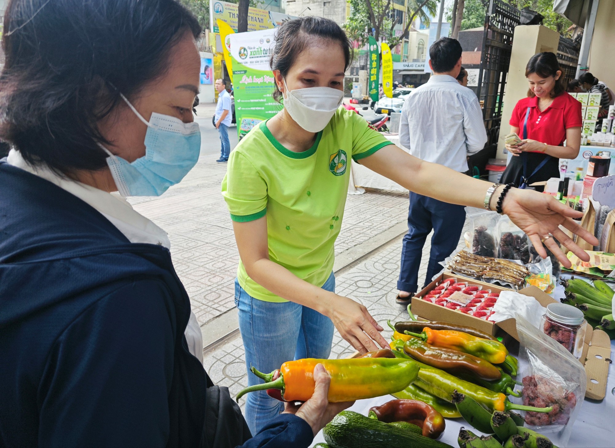 Th&iacute;ch th&uacute; với ớt khổng lồ kh&ocirc;ng cay ăn như tr&aacute;i c&acirc;y - Ảnh 4.