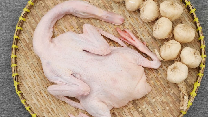 Cách nhổ sạch lông vịt và khử mùi hôi hiệu quả - Ảnh 1.