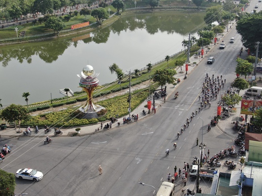 Nguyễn Hướng xuất sắc về nh&igrave; tại tỉnh nh&agrave; - Ảnh 1.