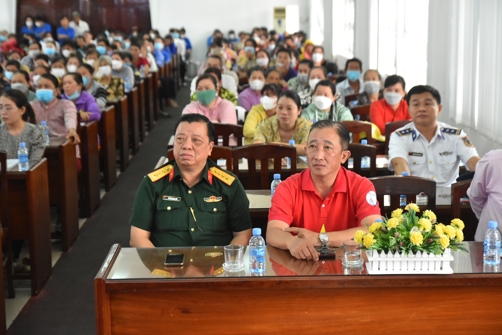 Th&ecirc;m 4.000 l&aacute; cờ Tổ quốc đến với ngư d&acirc;n tỉnh Tiền Giang - Ảnh 2.