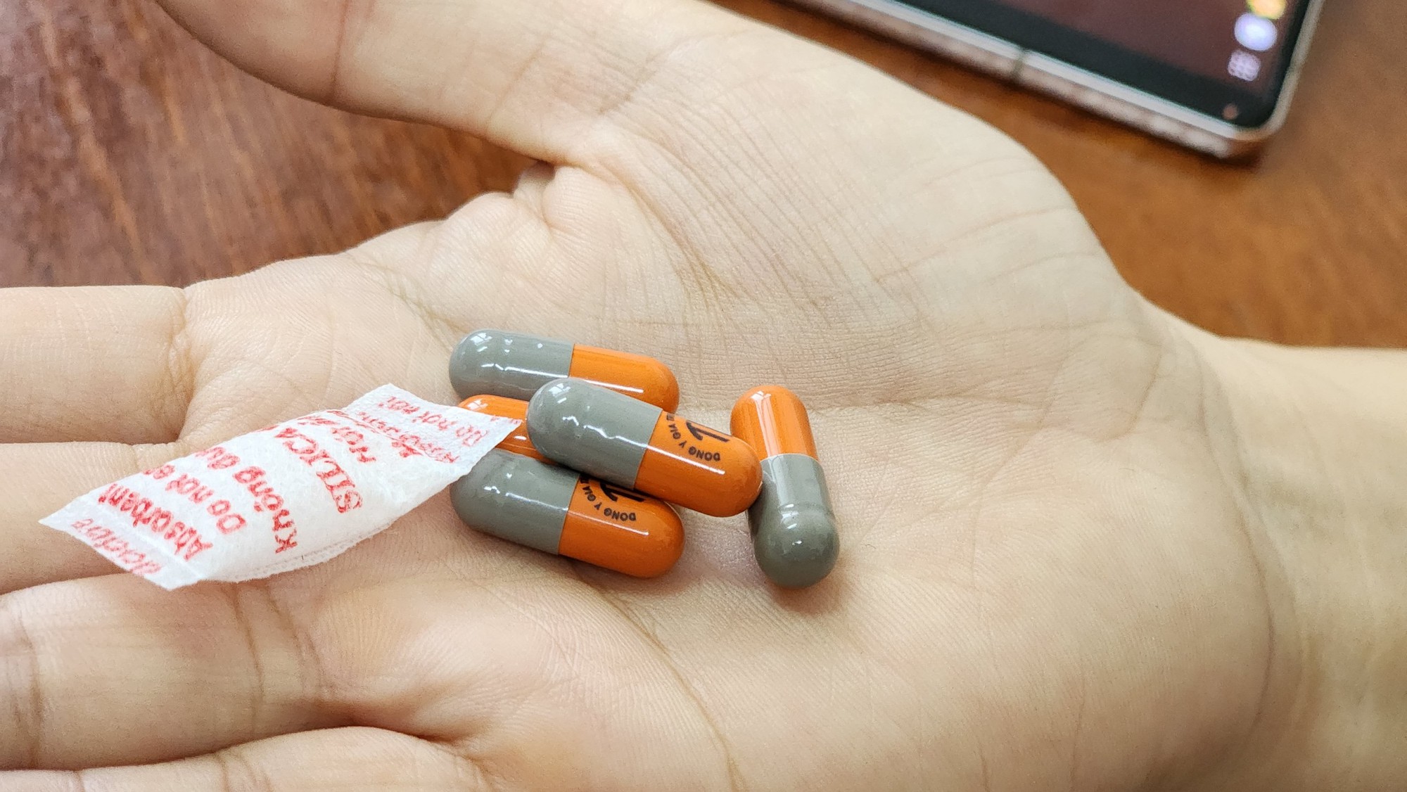 Uống thuốc giảm c&acirc;n, trong m&aacute;u người phụ nữ c&oacute; lớp mỡ trắng đục như sữa - Ảnh 3.