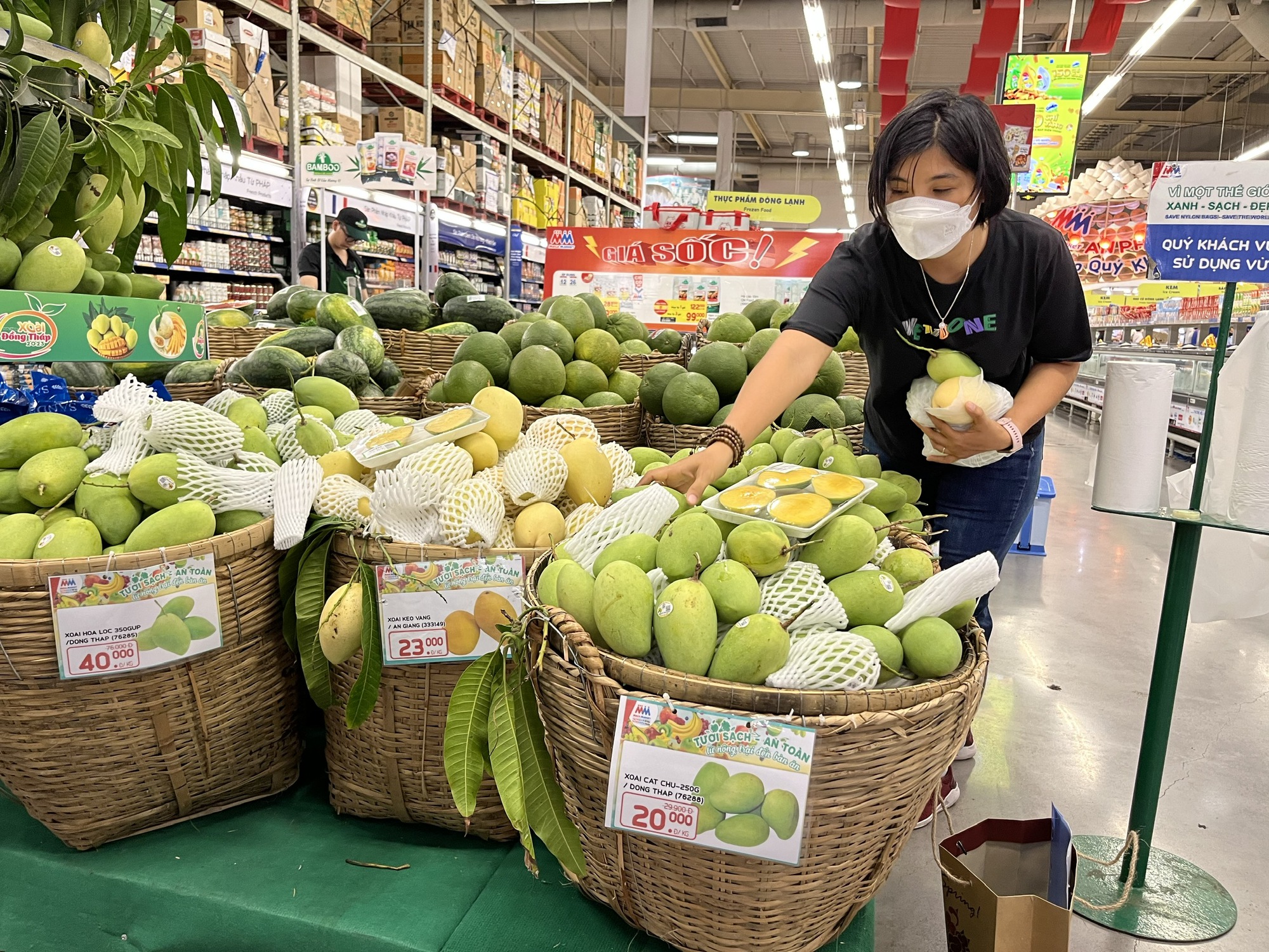 Giật m&igrave;nh&rdquo; với gi&aacute; xo&agrave;i c&aacute;t H&ograve;a Lộc b&aacute;n tại c&aacute;c si&ecirc;u thị TP HCM - Ảnh 3.
